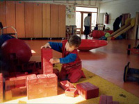 Legosteine des Kinderspielhauses an der südlichen Nordsee im Nordseebad Dorum