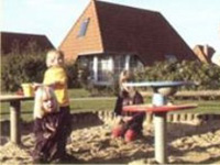 Kinderspielplatz im Ferienpark an der südlichen Nordsee im Nordseebad Dorum